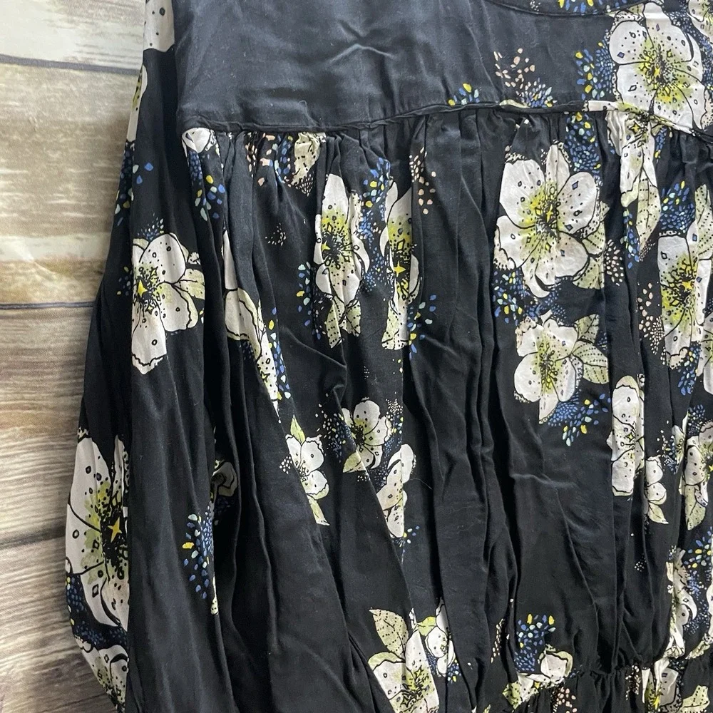 Free People Small Tuscan Dreams Floral long flared sleeve wrap‎ tunic Shirt